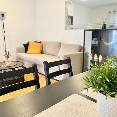 Locos Beach Holiday Apartments Torrevieja Bagian luar foto