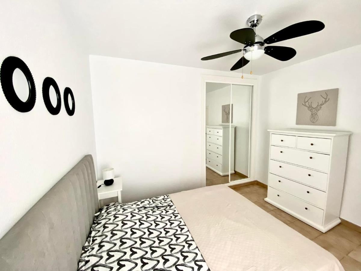 Locos Beach Holiday Apartments Torrevieja Bagian luar foto