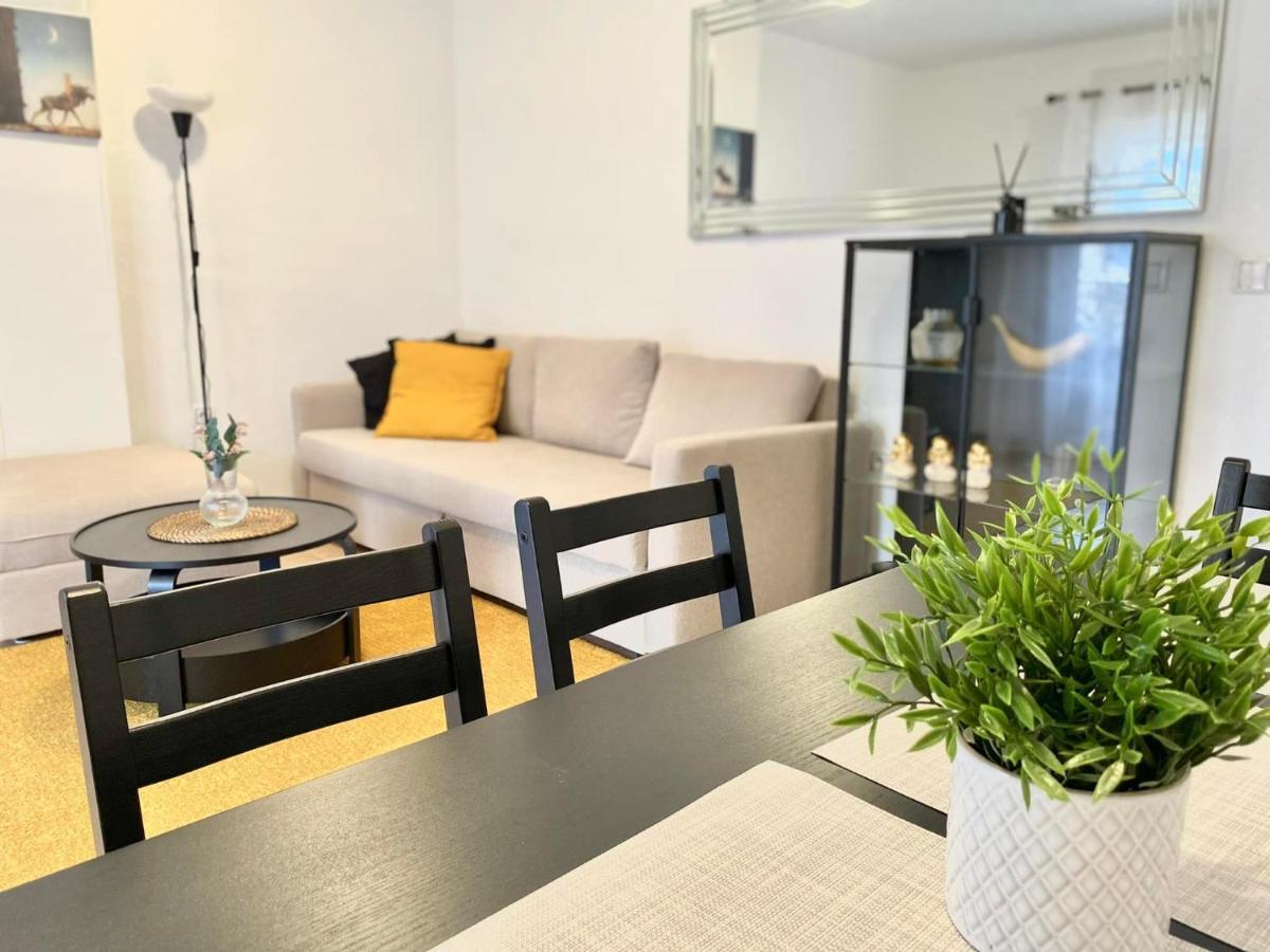 Locos Beach Holiday Apartments Torrevieja Bagian luar foto