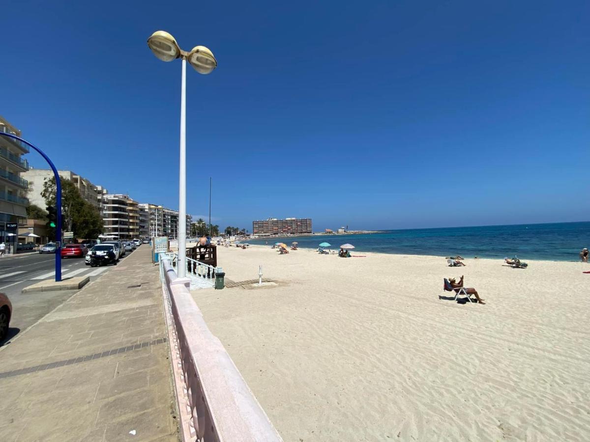 Locos Beach Holiday Apartments Torrevieja Bagian luar foto