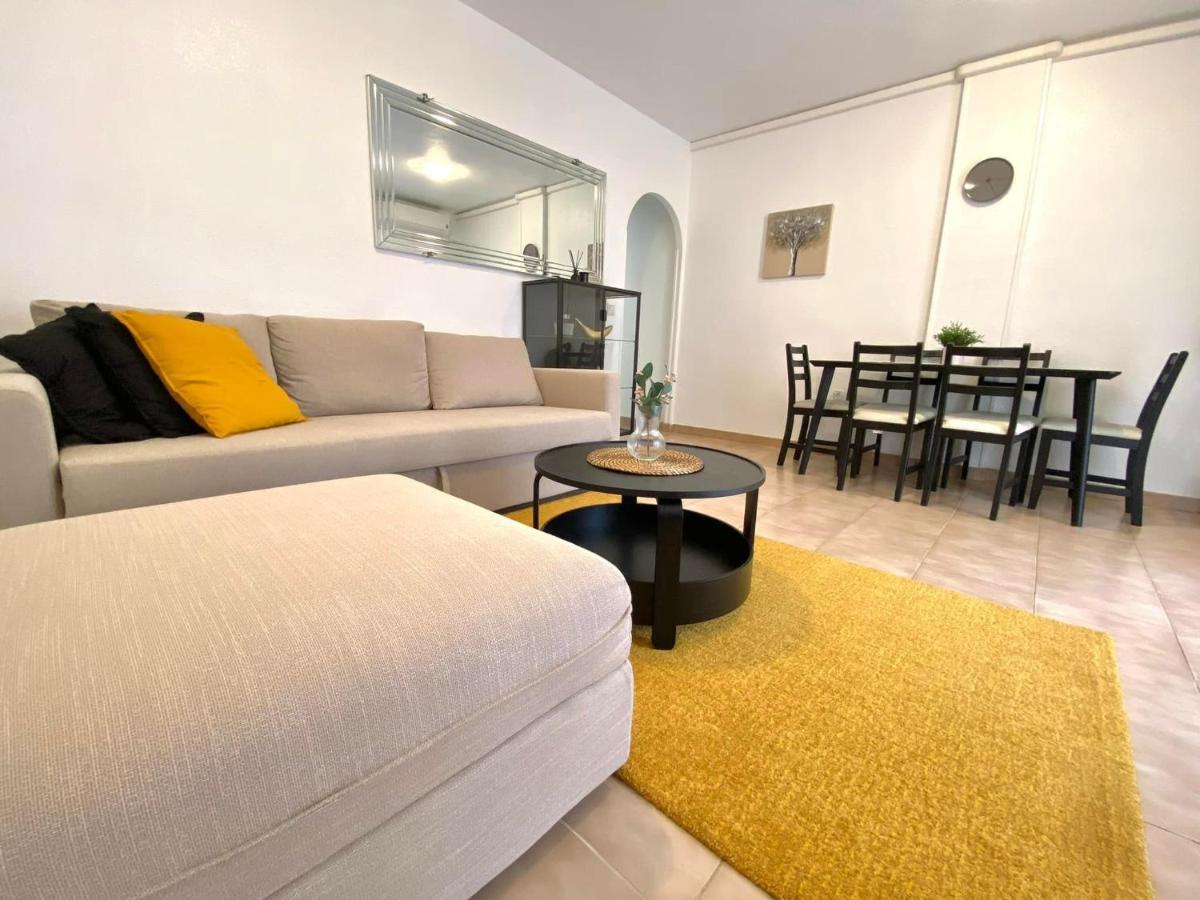 Locos Beach Holiday Apartments Torrevieja Bagian luar foto