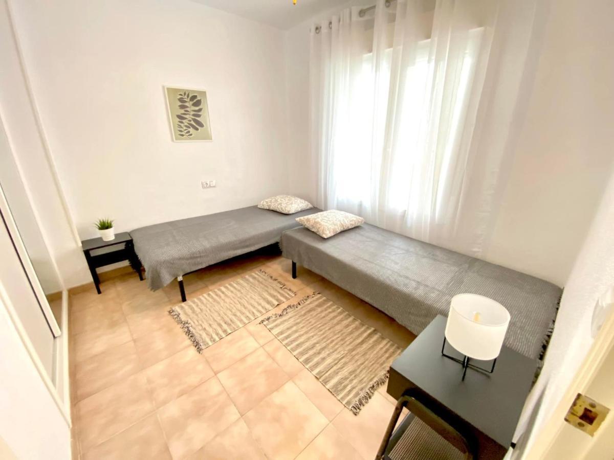 Locos Beach Holiday Apartments Torrevieja Bagian luar foto